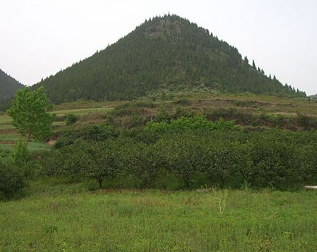 坟墓风水知识学 www.haochilao.com.cn